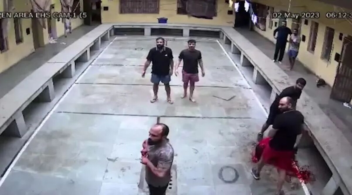 टिल्लू टाजपुरिया के मर्डर में दो मददगार आरोपी गिरफ्तार, चादर से छुपाया था Cctv कैमरा Social Media