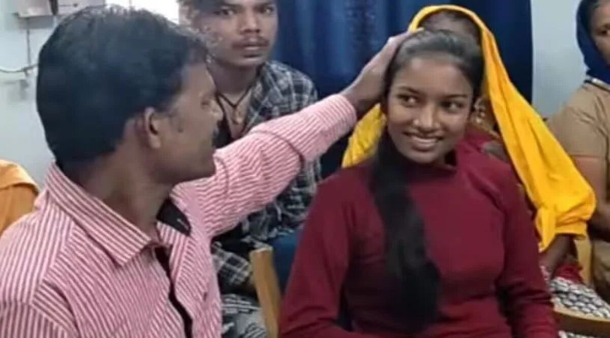 कत्ल के आरोप में जेल में बंद पिता की बेटी ने किया 10वीं में टॉप, SP ने जेल में पिता से मिलवाया Social Media