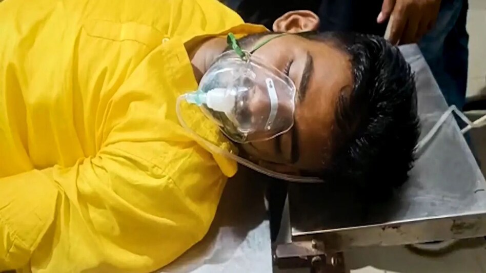 मंडप पहुंचने से पहले दूल्हा पिटकर पहुंचा अस्पताल, जानिए पूरा मामला मंडप पहुंचने से पहले दूल्हा पिटकर पहुंचा अस्पताल, जानिए पूरा मामला