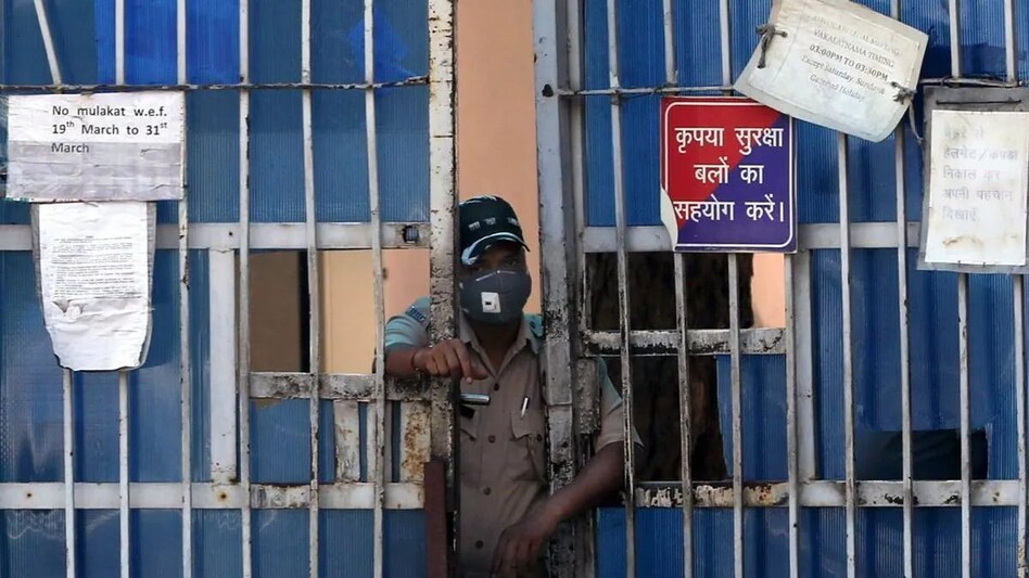 टिल्लू ताजपुरिया हत्याकांड मामले में तिहाड़ जेल से 2 और कैदी गिरफ्तार टिल्लू ताजपुरिया हत्याकांड मामले में तिहाड़ जेल से 2 और कैदी गिरफ्तार