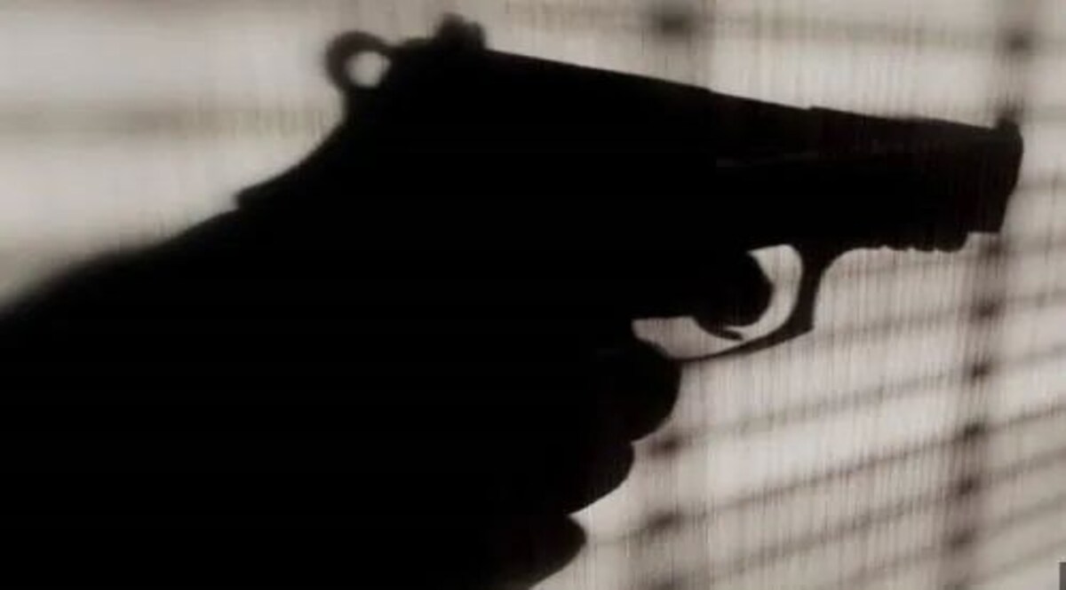 बंदूक दिखाकर शराब की दुकान में रॉबरी, मारपीट के बाद ले गए इतना कैश, मगर सीसीटीवी में हो गए कैद सांकेतिक तस्वीर