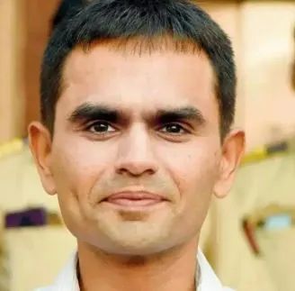 ये आरोप है आईआरएस अधिकारी समीर वानखेड़े पर, पांच लोगों ने किया 'खेल' , जानिए क्या लिखा है सीबीआई की FIR में ये आरोप है आईआरएस अधिकारी समीर वानखेड़े पर, पांच लोगों ने किया 'खेल' , जानिए क्या लिखा है सीबीआई की...