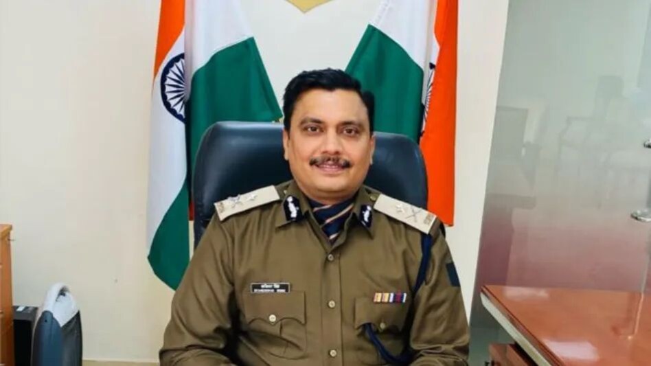 NCB के इस अफसर ने खोल दिया समीर वानखेड़े एंड कंपनी का हर राज़, इस तरह खुला 25 करोड़ की डील का राज़ NCB के इस अफसर ने खोल दिया समीर वानखेड़े एंड कंपनी का हर राज़, इस तरह खुला 25 करोड़ की डील का राज़