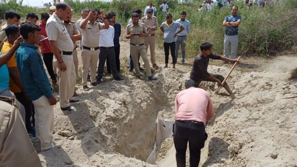 कब्र से निकल एक लड़की की लाश ने खोला अपने ही कत्ल का राज़, हैरान कर देगी ये दास्तान कब्र से निकल एक लड़की की लाश ने खोला अपने ही कत्ल का राज़, हैरान कर देगी ये दास्तान