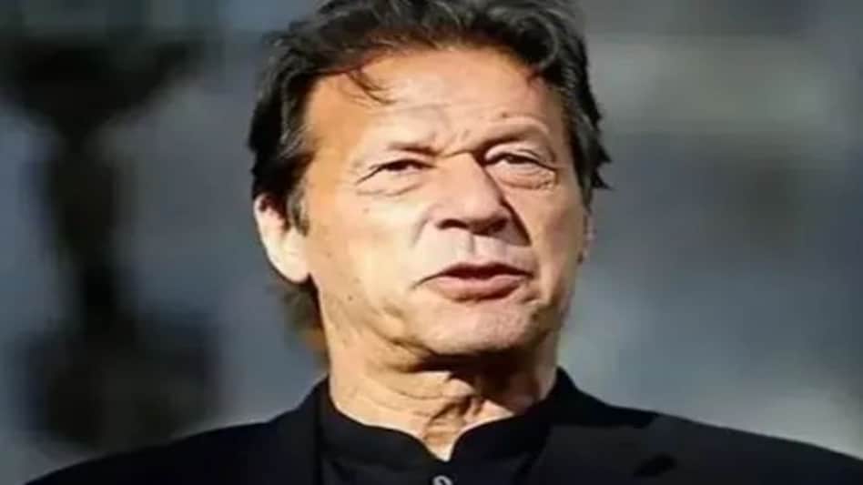 सामने आया पाकिस्तान के पूर्व पीएम इमरान खान के घर में छिपे आतंकियों का सच? इमरान बोले- वारंट लेकर आएं Video सामने आया पाकिस्तान के पूर्व पीएम इमरान खान के घर में छिपे आतंकियों का सच? इमरान बोले- वारंट लेकर आ...