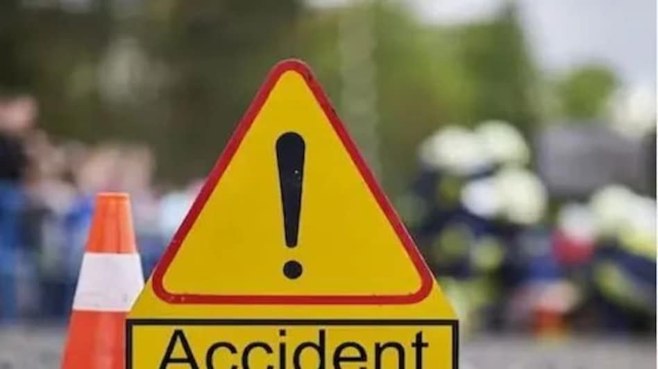 मप्र के शाजापुर में बस-ट्रक की टक्कर में पांच लोगों की मौत, 15 घायल मप्र के शाजापुर में बस-ट्रक की टक्कर में पांच लोगों की मौत, 15 घायल