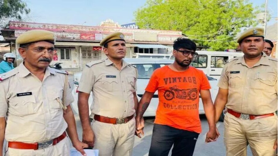 मेरी गर्लफ्रेंड ने बेवफाई की थी, मैंनें उसके सीने में चाकू घोंप दिया! एक कातिल प्रेमी का हैरान करने वाला कबूलनामा! मेरी गर्लफ्रेंड ने बेवफाई की थी, मैंनें उसके सीने में चाकू घोंप दिया! एक कातिल प्रेमी का हैरान करने...