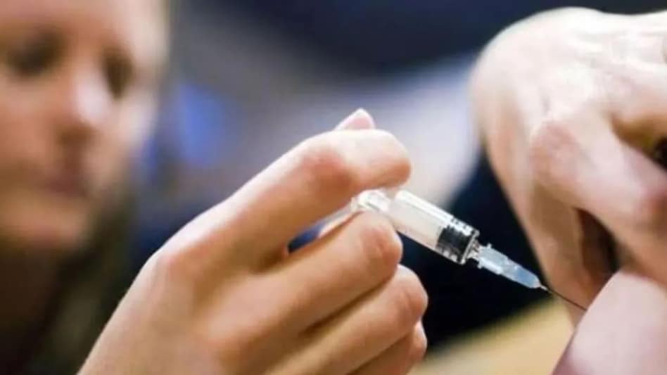 गलत इंजेक्शन लगाने से गर्भवती महिला और बच्चे की मौत, गुस्साए परिजनों ने किया हंगामा गलत इंजेक्शन लगाने से गर्भवती महिला और बच्चे की मौत, गुस्साए परिजनों ने किया हंगामा