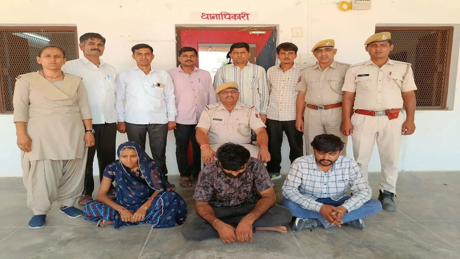 जेसलमेर में पकड़े के तीन पाकिस्तानी जासूस, क्या बन रहा था कोई बड़ा प्लान? जेसलमेर में पकड़े के तीन पाकिस्तानी जासूस, क्या बन रहा था कोई बड़ा प्लान?