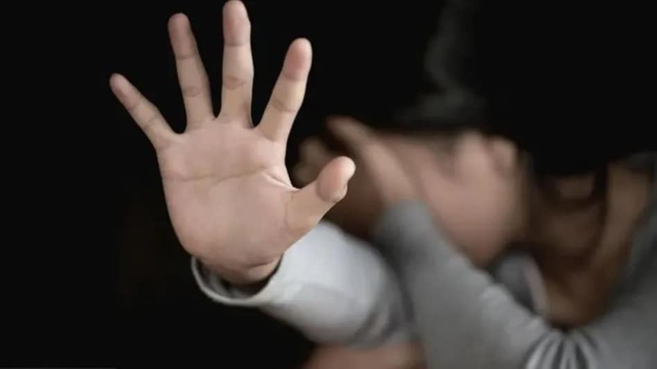 कोचिंग जाने के दौरान लड़की को जबरन गाड़ी में बैठाया, होटल ले जाकर गैंगरेप किया, नशे का इंजेक्शन लगाया फिर गैंगरेप किया... कोचिंग जाने के दौरान लड़की को जबरन गाड़ी में बैठाया, होटल ले जाकर गैंगरेप किया, नशे का इंजेक्शन लगा...