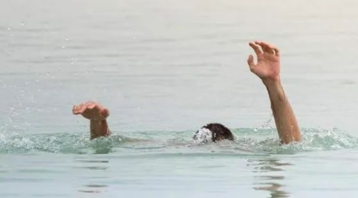 दसवीं के रिजल्ट के बाद आठ छात्र निकले थे पार्टी करने, लेकिन दो दोस्त डूब गए पंजाब के संगरूर जिले के गुरुद्वारे में सरोवर में डूबे दो छात्र