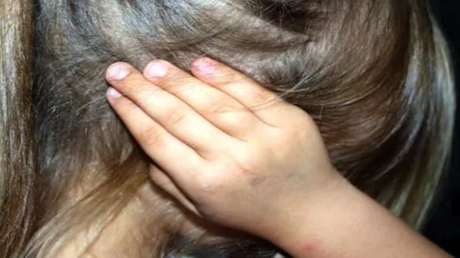 छोटी से बच्ची के साथ कई बार रेप किया, बच्ची हुई गर्भवती, कराया गर्भपात, हैरान कर देगी ये कहानी छोटी से बच्ची के साथ कई बार रेप किया, बच्ची हुई गर्भवती, कराया गर्भपात, हैरान कर देगी ये कहानी