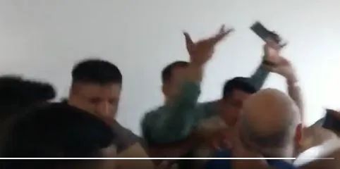 Manish Sisodia: मनीष सिसोदिया को गर्दन से घसीट कर ले जा रहा दिल्ली पुलिस का ये ACP कौन है? इस वीडियो पर आप पार्टी ने पूरा बवाल काट दिया! Manish Sisodia: मनीष सिसोदिया को गर्दन से घसीट कर ले जा रहा दिल्ली पुलिस का ये ACP कौन है? इस वीडिय...