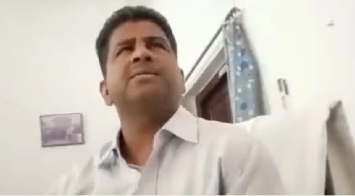 कॉलेज प्रोफेसर की बेशर्म डिमांड, ''मुझे टच करने दो, पास करवा दूंगा'' जौनपुर का आरोपी प्रोफेसर जिसने छात्रा के साथ की बेशर्म डिमांड, वीडियो हुआ वायरल