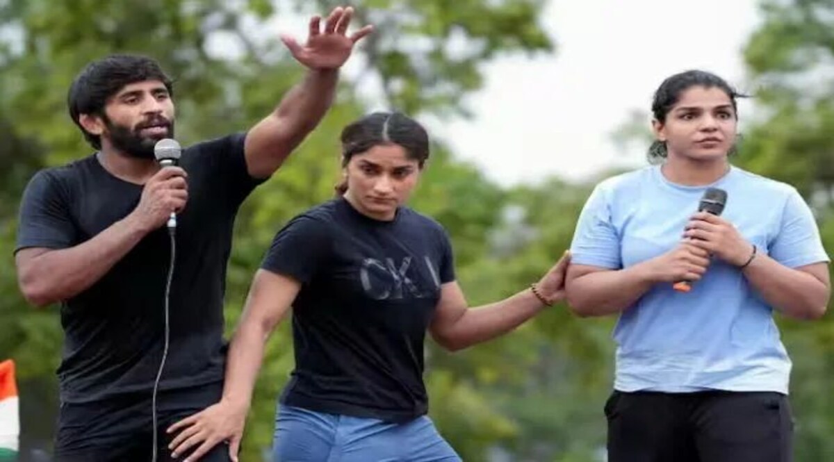 देसी दंगल के लिए ये धमकी हानिकारक है, अब अखाड़े में उतरा UWW, बृजभूषण शरण सिंह हो जाएंगे चित? भारतीय पहलवानों की आवाज सुनकर दुनिया का सबसे बड़ा संगठन भी हैरान