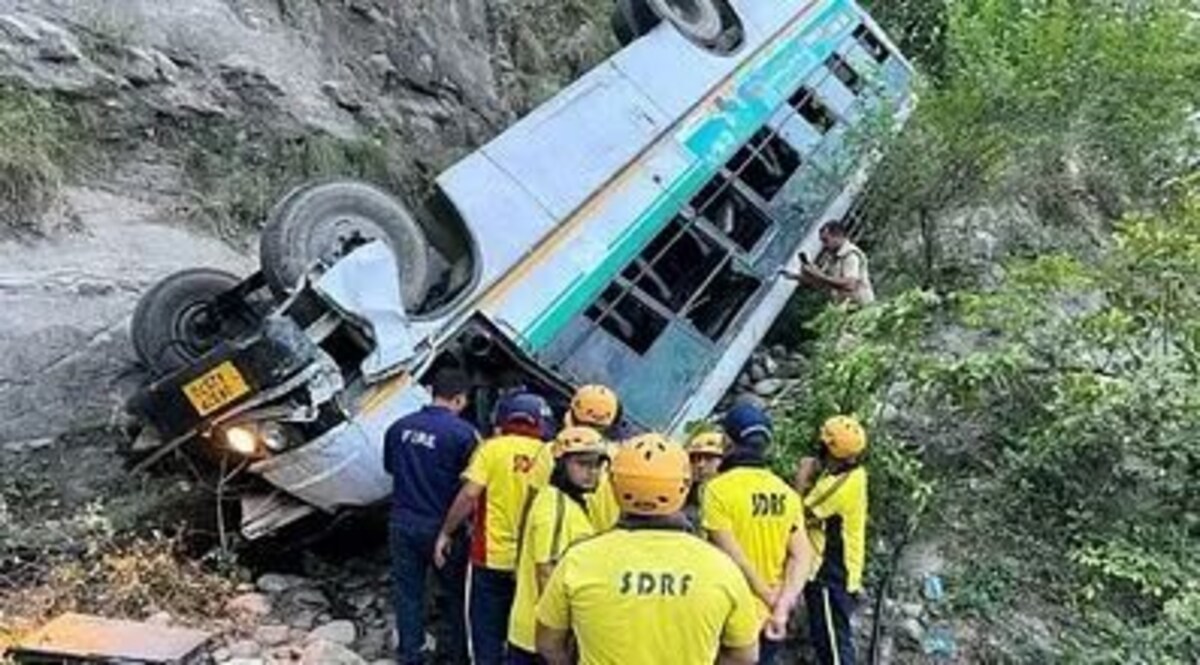 हरिद्वार में बस खाई में गिरी, बच्ची समेत दो की मौत Haridwar Bus Accident