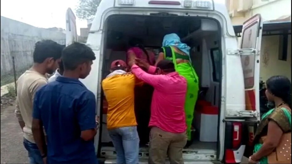 महिला के प्राइवेट पार्ट में डाल दिया मिर्च पाउडर, पड़ोसी ने इस बात पर की हैवानियत महिला के प्राइवेट पार्ट में डाल दिया मिर्च पाउडर, पड़ोसी ने इस बात पर की हैवानियत