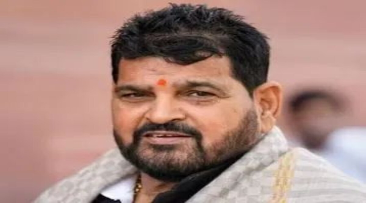 Brij Bhusan Sharan : गलत तरीके छूना, बहाने से छाती पर हाथ फेरना... जानिए क्या लिखा है दोनों FIR में, अब कैसे मिलेंगे सबूत? क्या दिल्ली पुलिस पर दबाव है? कौन दे रहा है दबाव? Brij Bhusan Sharan Singh