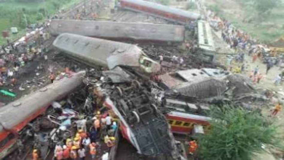 Odisha coromondel express train : मुख्यमंत्री पटनायक ने भीषण ट्रेन हादसे के मद्देनजर एक दिवसीय राजकीय शोक की घोषणा की Odisha coromondel express train : मुख्यमंत्री पटनायक ने भीषण ट्रेन हादसे के मद्देनजर एक दिवसीय राजक...