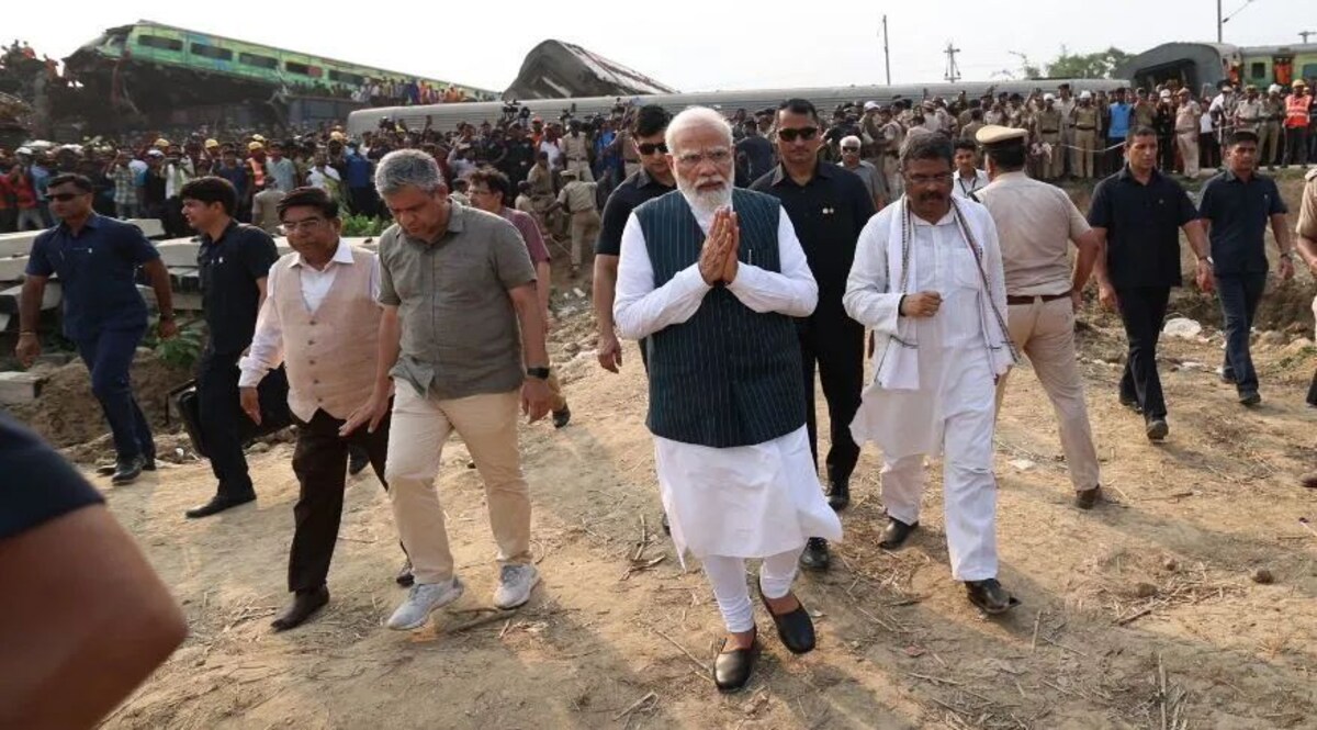 सिग्नल फेल होने से हुआ खौफनाक ट्रेन हादसा, सबसे बड़े ट्रेन एक्सीडेंट की ये है वजह, पीएम मोदी ने लिया जायज़ा सिग्नल फेल होने से हुआ खौफनाक ट्रेन हादसा