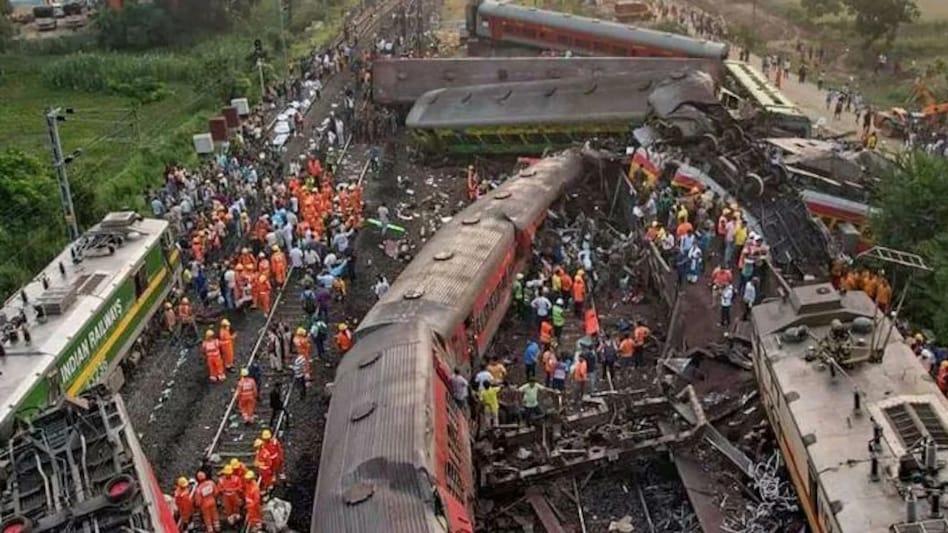 एक डेडबॉडी के पांच दावेदार, रेल हादसे के बाद दर्दभरी दास्तान एक डेडबॉडी के पांच दावेदार, रेल हादसे के बाद दर्दभरी दास्तान