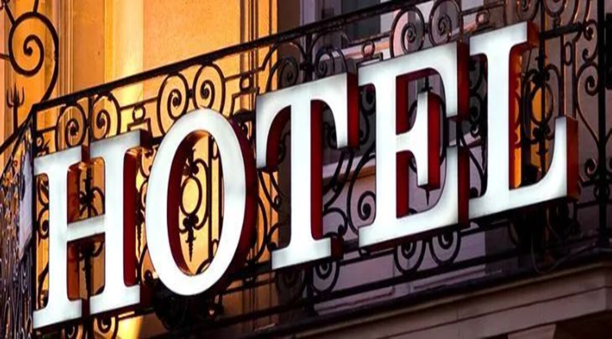 दिल्ली के फाइव स्टार होटल में परिवार के साथ ठहरा शख्स, बिल ना चुकाने पर गिरफ्तार जांच जारी