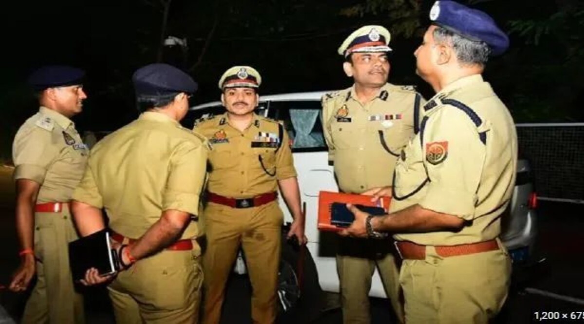 अपराधियों के 'तमंचे पर डिस्को' करती क्यों दिख रही दुनिया की सबसे बड़ी पुलिस फोर्स! यूपी में कोर्ट में फायरिंग के बाद पुलिस महकमा एक्शन में