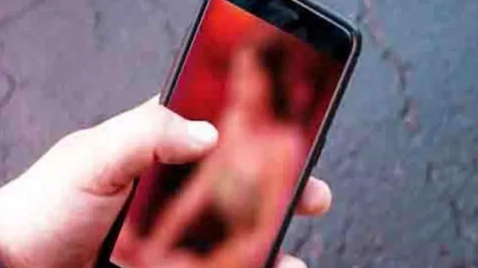 कोल्डड्रिंक में मिलाता था नशे की गोलियां, बनाता था न्यूड वीडियो और फिर...