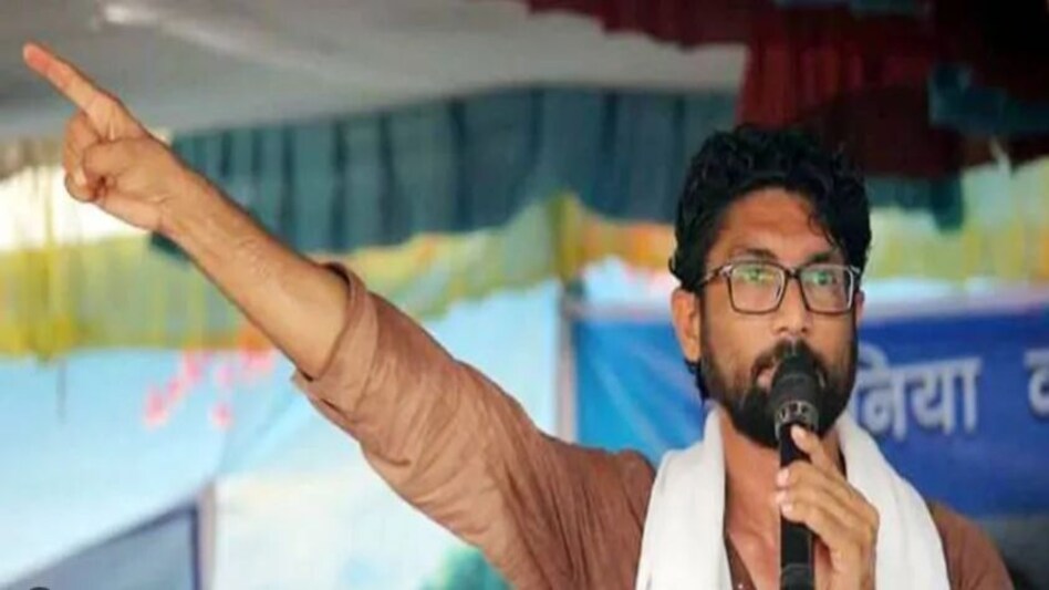 गुजरात के वड़ोदरा में होटल मालिक की पिटाई से दलित की मौत, मेवाणी ने आरोपियों की गिरफ्तारी की मांग की गुजरात के वड़ोदरा में होटल मालिक की पिटाई से दलित की मौत, मेवाणी ने आरोपियों की गिरफ्तारी की मांग क...