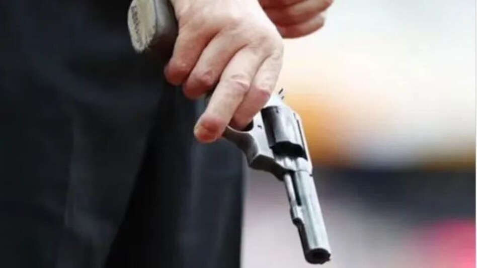 बीवी की पीठ में मारी गोली तो पति का सीना हो गया छलनी, हत्या ऐसी जो न कभी देखी और न कभी सुनी बीवी की पीठ में मारी गोली तो पति का सीना हो गया छलनी, हत्या ऐसी जो न कभी देखी और न कभी सुनी