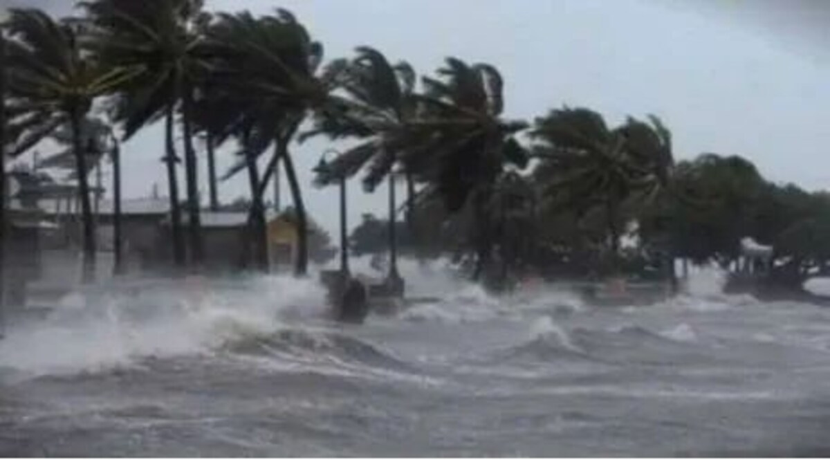 Cyclone 'बिपरजॉय' से समंदर में उठेंगी 20 फुट ऊंची लहरें, ये सुनकर गुजरात में हवा खराब तबाही के तूफान की आहट से गुजरात में हवा खराब