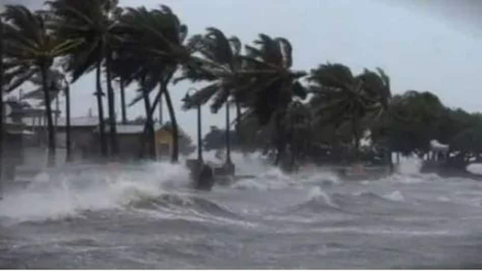 Cyclone 'बिपरजॉय' से समंदर में उठेंगी 20 फुट ऊंची लहरें, ये सुनकर गुजरात में हवा खराब Cyclone 'बिपरजॉय' से समंदर में उठेंगी 20 फुट ऊंची लहरें, ये सुनकर गुजरात में हवा खराब