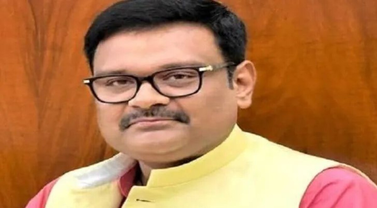 कन्नौज में BJP सांसद सुब्रत पाठक से बदतमीजी मामले में 7 पुलिसकर्मियों के ट्रांसफर up crime news