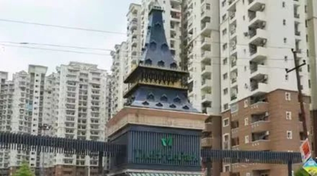 आठवीं मंजिल की बालकनी से गिरने से पांच साल के बच्चे की मौत Noida Child Died