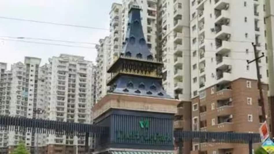 आठवीं मंजिल की बालकनी से गिरने से पांच साल के बच्चे की मौत आठवीं मंजिल की बालकनी से गिरने से पांच साल के बच्चे की मौत