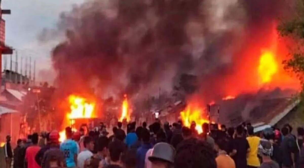 इंफाल में आरएएफ और दंगाई भीड़ के बीच झड़पें, एक गोदाम को आग के हवाले किया जांच जारी