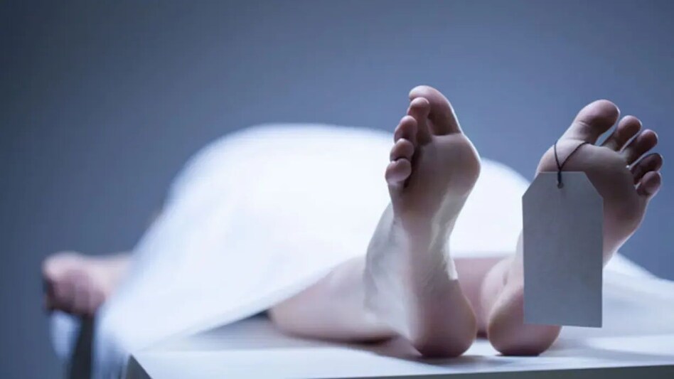 बारात में शामिल तीन लड़कों की ट्रेन की चपेट में आने से मौत, रेलवे ट्रैक पर बैठने से गवाई जान बारात में शामिल तीन लड़कों की ट्रेन की चपेट में आने से मौत, रेलवे ट्रैक पर बैठने से गवाई जान