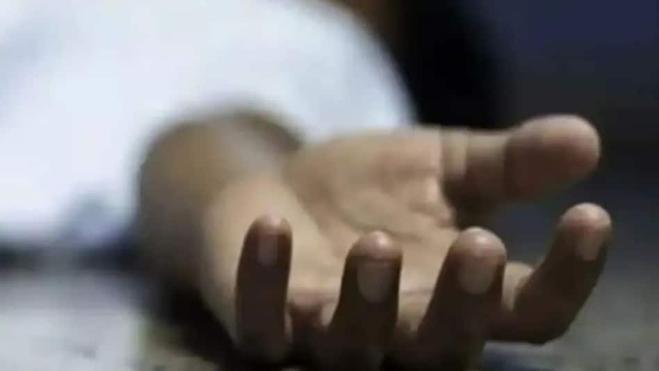 मथुरा में यमुना एक्सप्रेस-वे पर दो कारों की टक्कर में दो की मौत, चार घायल मथुरा में यमुना एक्सप्रेस-वे पर दो कारों की टक्कर में दो की मौत, चार घायल