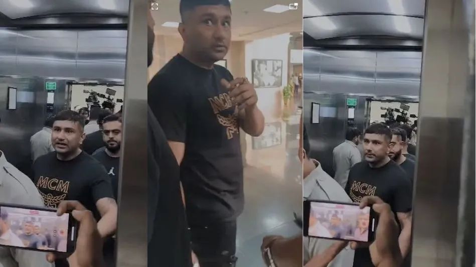 हनी सिंह ने कहा गोल्डी बराड़ की धमकी ने बुरी तरह से डरा दिया हमें, वॉयस नोट में मांगी 50 लाख की फिरौती भी हनी सिंह ने कहा गोल्डी बराड़ की धमकी ने बुरी तरह से डरा दिया हमें, वॉयस नोट में मांगी 50 लाख की फिर...