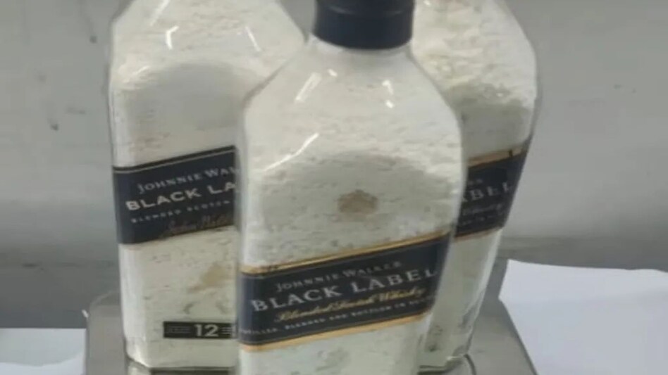 शराब की बोतलों मे 38 करोड़ की कोकीन की तस्करी, दिल्ली एअरपोर्ट से केन्याई महिला गिरफ्तार शराब की बोतलों मे 38 करोड़ की कोकीन की तस्करी, दिल्ली एअरपोर्ट से केन्याई महिला गिरफ्तार