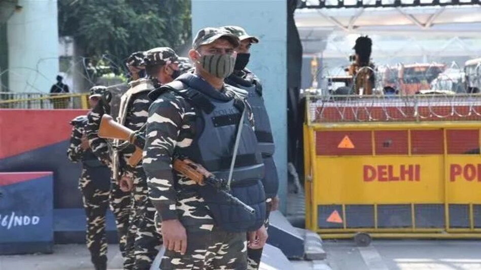 दिल्ली पुलिस ने किया एनकाउंटर , हत्या की वारदातों में वांटेड बदमाश को धर दबोचा दिल्ली पुलिस ने किया एनकाउंटर , हत्या की वारदातों में वांटेड बदमाश को धर दबोचा