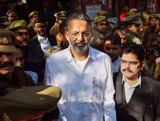 एंबुलेंस और गैंगस्टर एक्ट में मुख्तार अंसारी और उसके 12 गुर्गों पर तय हुए आरोप, अब होगा ट्रायल Social Media