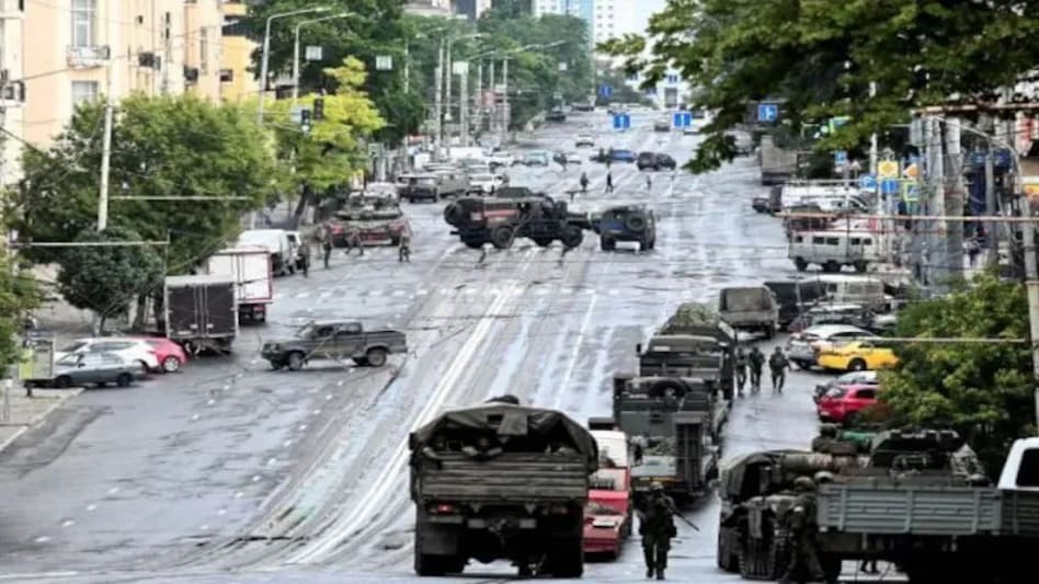 रूस में भाड़े के सैनिकों की बगावत, पुतिन का तख्ता पलटने की साजिश हुई नाकाम रूस में भाड़े के सैनिकों की बगावत, पुतिन का तख्ता पलटने की साजिश हुई नाकाम