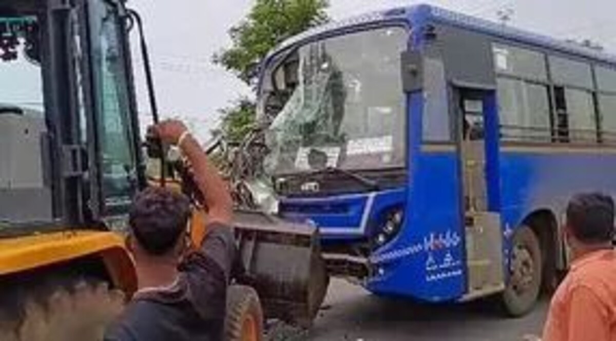 ओडिशा मेें दो बसें टकराई, 12 की मौत, बारात से लौट रहे थे यात्री Odisha Bus Accident