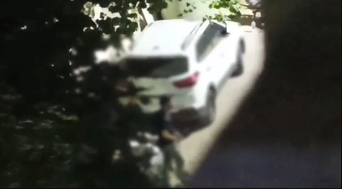 गर्ल्स PG की लड़कियों के सामने पैंट में हाथ डाल करने लगा ऐसी गंदी हरकत, DCW ने दिल्ली पुलिस को जारी किया नोटिस Crime News