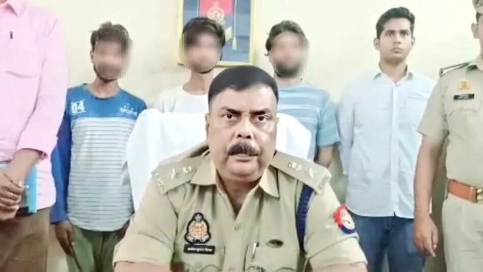 कैसे कंडोम के पैकेट से सुलझी मर्डर मिस्ट्री? बेहद उम्दा जांच की मिसाल पेश की यूपी की अंबेडकर नगर पुलिस ने कैसे कंडोम के पैकेट से सुलझी मर्डर मिस्ट्री? बेहद उम्दा जांच की मिसाल पेश की यूपी की अंबेडकर नगर पु...