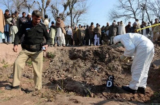 Paksitan: एक ही परिवार के 9 लोगों की हत्या, बंदूकधारियों ने घर में घुसकर मारी गोली Pakistan Crime News