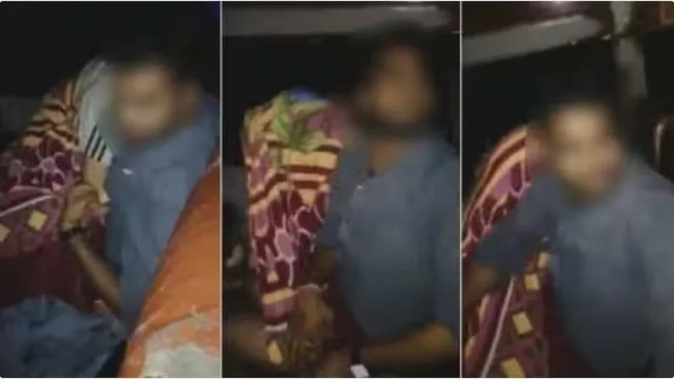 चलती रोडवेज बस में युवती संग सेक्स कर रहा था कंडक्टर, यात्रियों ने कर दिया हंगामा, VIDEO वायरल चलती रोडवेज बस में युवती संग सेक्स कर रहा था कंडक्टर, यात्रियों ने कर दिया हंगामा, VIDEO वायरल