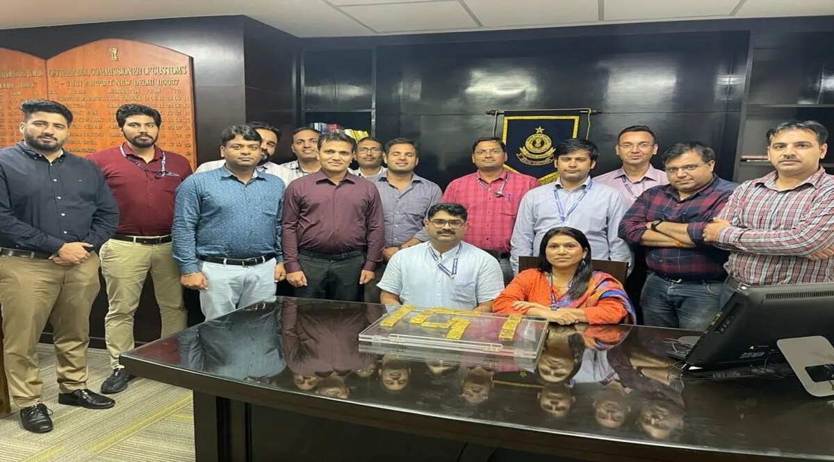 दिल्ली हवाई अड्डे पर तीन करोड़ का सोना जब्त, मलाशय में छिपाया था सोना, तीन तस्कर गिरफ्तार तीन तस्कर गिरफ्तार