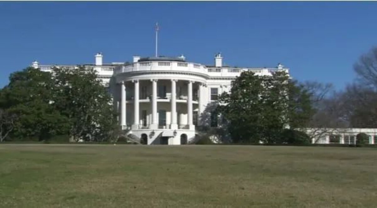 ट्रम्प ने कहा, हंटर के साथ बाइडन लेते हैं कोकीन, वाइट हाउस के स्टाफ पर इसलिए हो रहा शक वाइट हाउस में मिली कोकीन का सुरूर अब पूरे अमेरिका पर छाया